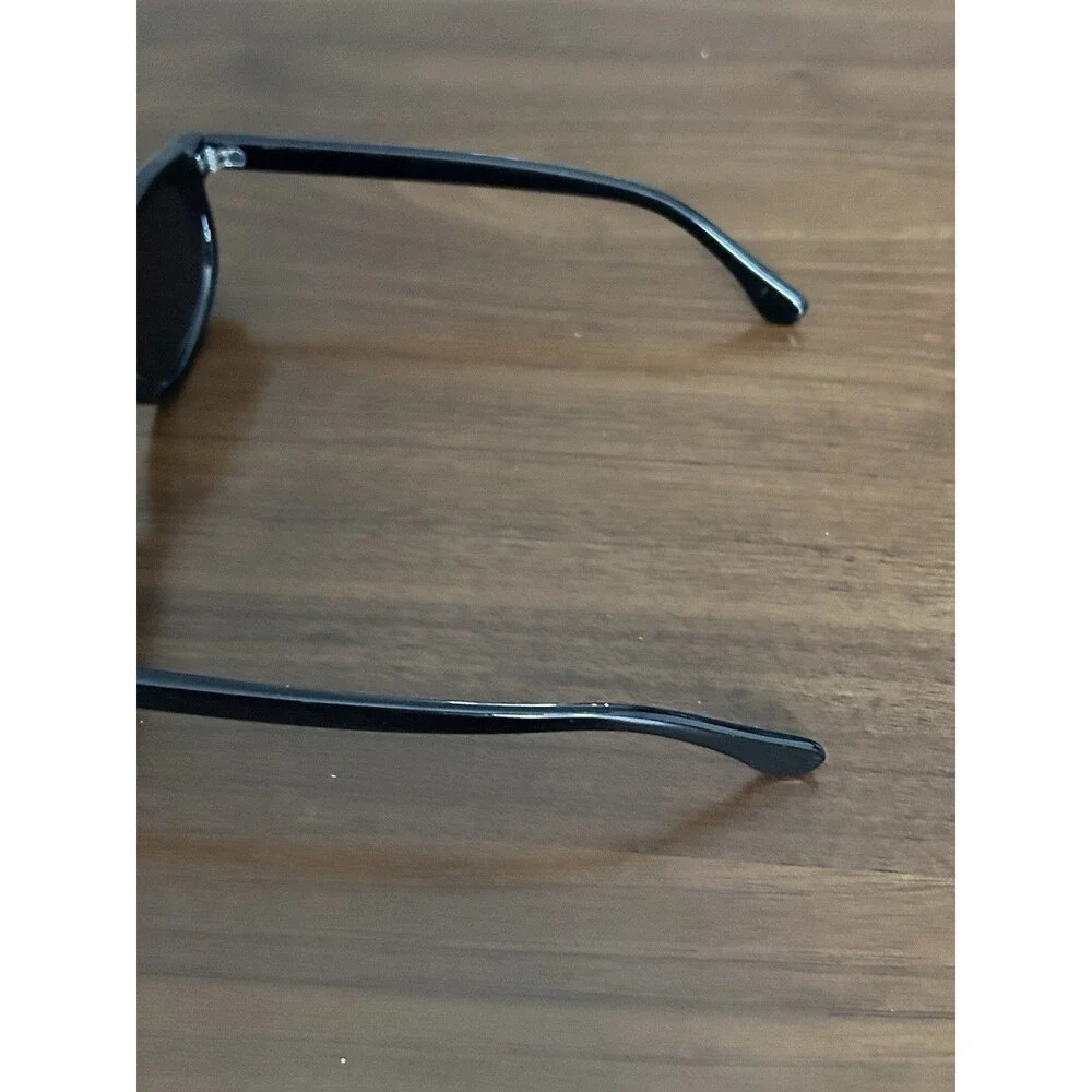 H&M 1343516 Cat eye Sunglasses Black Plastic/  Black Tinted Lenses UV400 used